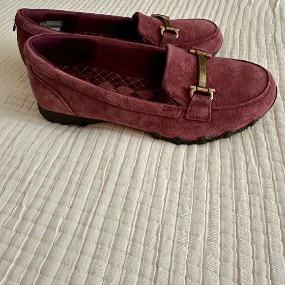 Skechers Bikers Suede, slip on burgundy loafers. - Picture 4 of 7